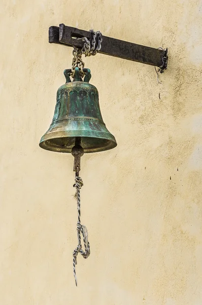 Old bronze bell on the wall  with a rope — Stock Photo, Image