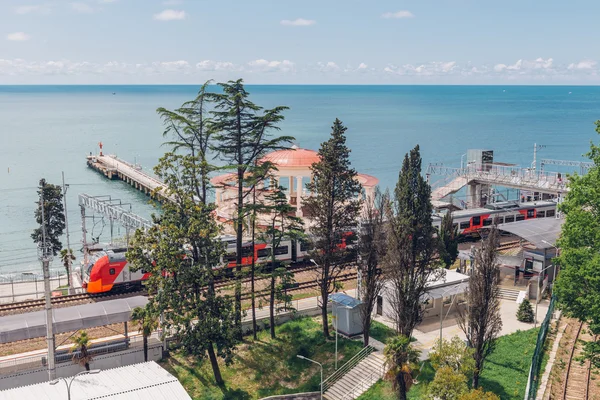SOCHI, RUSSIA, MAY 10, 2015: View of Matsesta Railway Station and Round Cafe — Stock Photo, Image