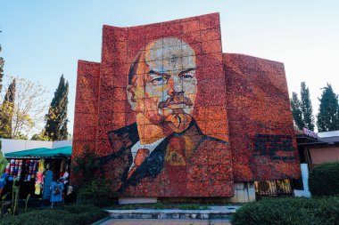 Soçi, Rusya, 7 Temmuz 2015: Mozaik anıt Lenin portresi