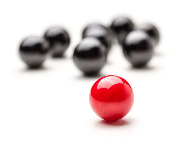 Koncepció, a piros és a fekete golyók - csoportvezető — Stock Fotó