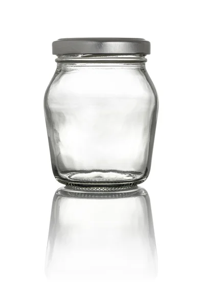 Geïsoleerde glazen pot met deksel op een witte achtergrond — Stockfoto