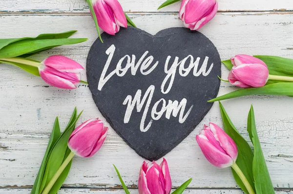 Love you Mom written on a heart-shaped sign — Stock Photo, Image