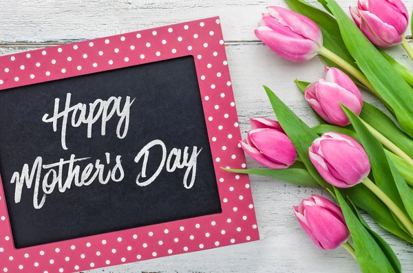 Happy Mothers Day written on a blackboard — Stock Photo, Image