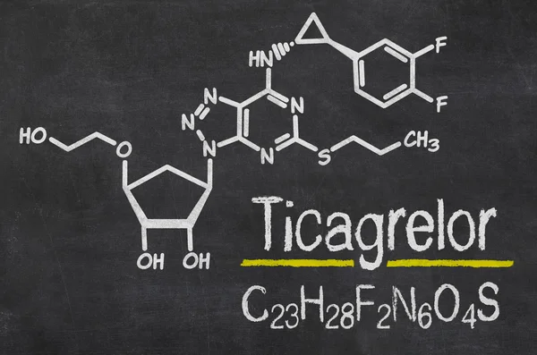 Tableau noir avec la formule chimique de Ticagrelor — Photo