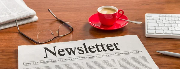 A newspaper on a wooden desk - Newsletter — Stock Photo, Image