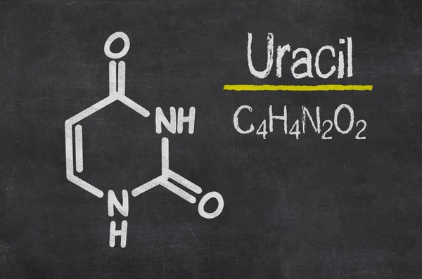 Quadro negro com a fórmula química de Uracil — Fotografia de Stock