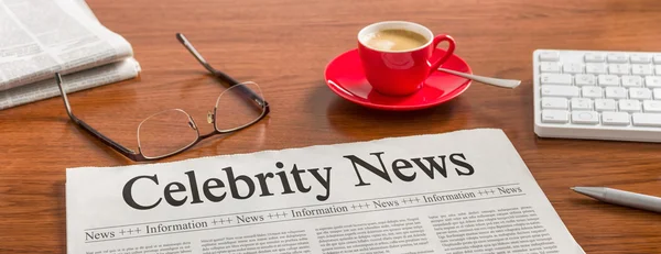 A newspaper on a wooden desk - Celebrity News — Stock Photo, Image