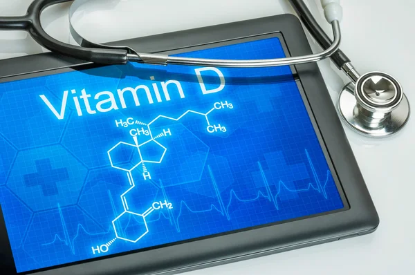 Comprimido com a fórmula química da vitamina D — Fotografia de Stock