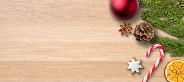 Kerstversiering Een Houten Achtergrond Met Kopieerruimte — Stockfoto