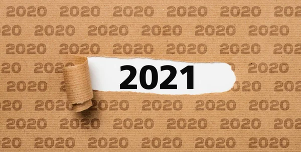 Papel Roto Que Revela Número 2021 — Foto de Stock