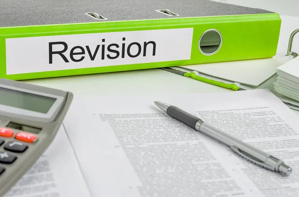 Carpeta Con Etiqueta Revisión — Foto de Stock