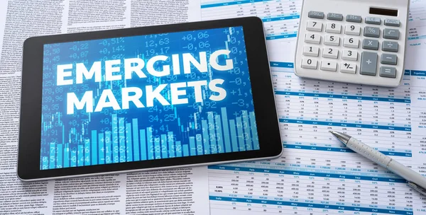 Surfplatta Med Finansiella Dokument Emerging Markets — Stockfoto