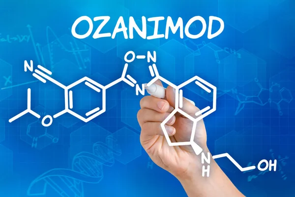 Mano Con Pluma Dibujando Fórmula Química Ozanimod — Foto de Stock