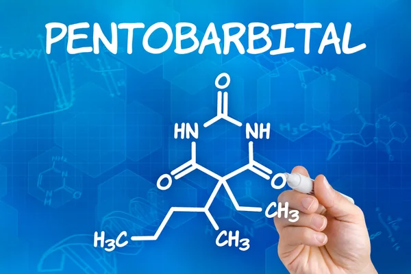 Hand met pen tekening de chemische formule van pentobarbital — Stockfoto