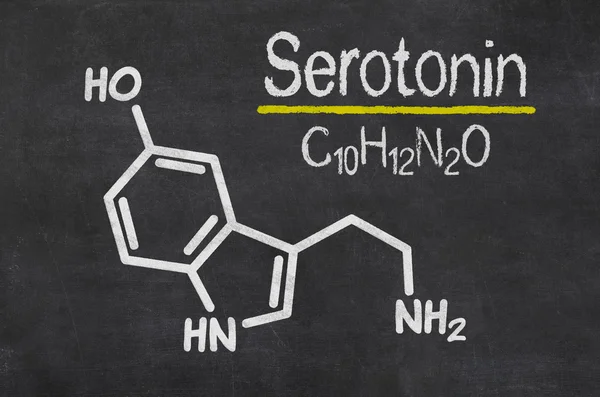 Blackboard with the chemical formula of serotonin — Stock Photo, Image