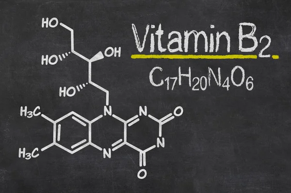 黑板上用维生素 b2 的化学分子式 — 图库照片