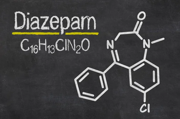 Tableau noir avec la formule chimique de Diazepam — Photo