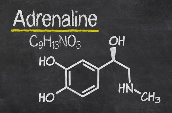Tafel mit der chemischen Formel von Adrenalin — Stockfoto