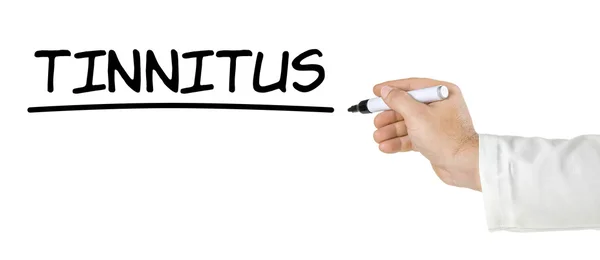 Hand met pen schrijven van het woord Tinnitus — Stockfoto