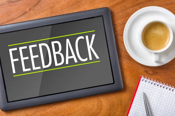 Tablet auf dem Schreibtisch - Feedback — Stockfoto