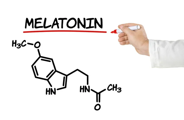 Chemische Formel von Melatonin auf weißem Hintergrund — Stockfoto