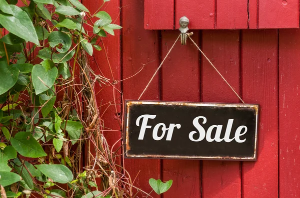 Panneau en vieux métal avec l'inscription À vendre — Photo