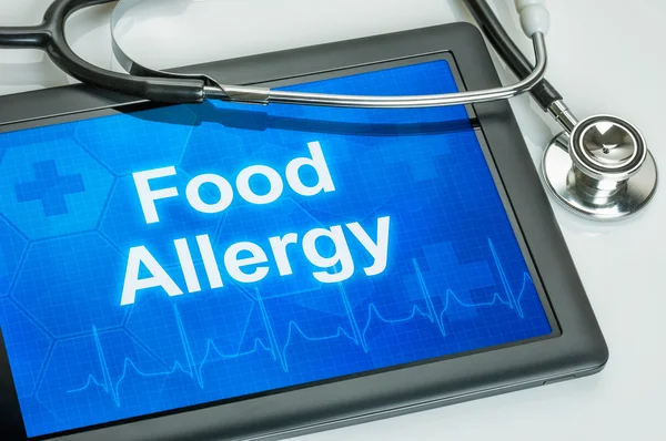 Tablet con la diagnosi di allergia alimentare sul display — Foto Stock