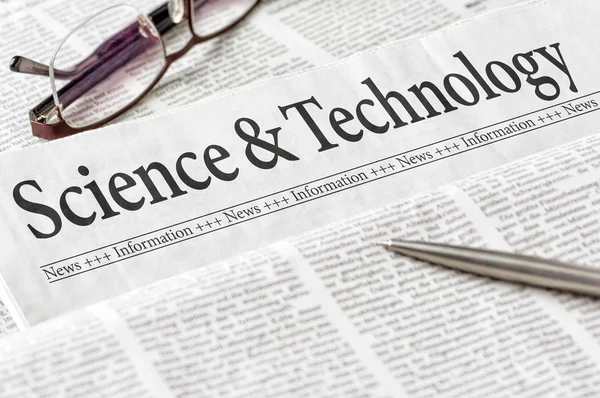 Eine Zeitung mit der Schlagzeile Wissenschaft und Technologie — Stockfoto