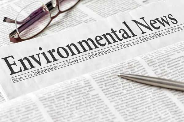 Un giornale con il titolo Environmental News — Foto Stock