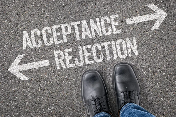 Decision at a crossroad - Acceptance or Rejection — Stock Photo, Image
