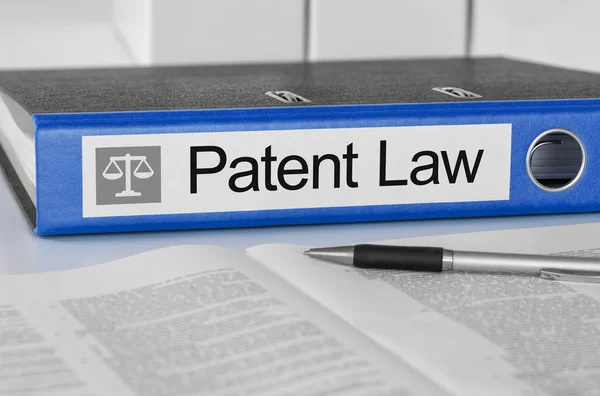 Modrá složka s etiketou Patent Law — Stock fotografie