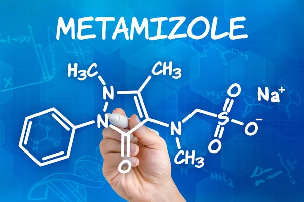 Ruka s perem kreslení chemický vzorec metamizol — Stock fotografie