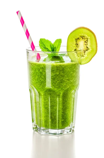 Zelený koktejl na bílém pozadí — Stock fotografie