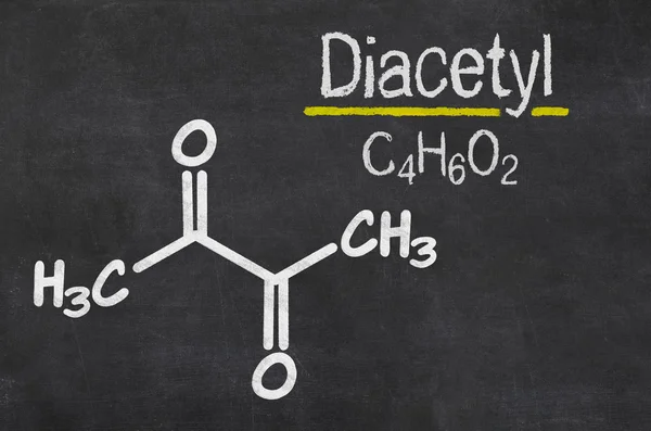 Tableau noir avec la formule chimique de Diacetyl — Photo