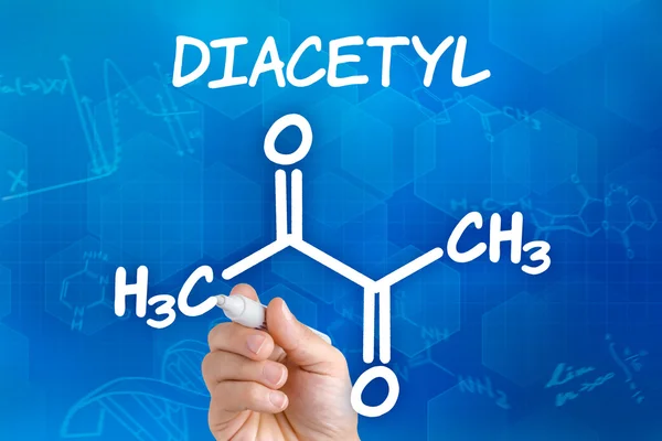 Main avec dessin au stylo la formule chimique de Diacetyl — Photo