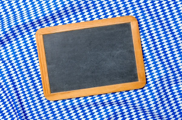 Blackboard vazio em um padrão de diamante bávaro — Fotografia de Stock