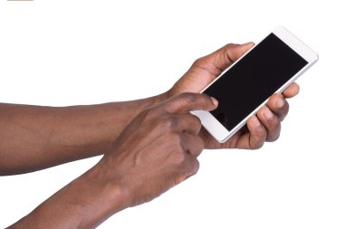 eli boş ekran ile mobil akıllı telefon tutarak. beyaz izole