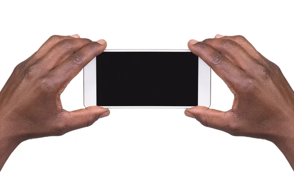 Un uomo che scatta una foto usando uno smartphone. Isolato su bianco — Foto Stock