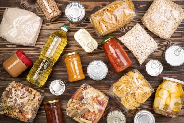 Doações Alimentos Como Macarrão Arroz Óleo Manteiga Amendoim Alimentos Enlatados — Fotografia de Stock