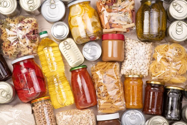 Doações Alimentos Como Macarrão Arroz Óleo Manteiga Amendoim Alimentos Enlatados — Fotografia de Stock