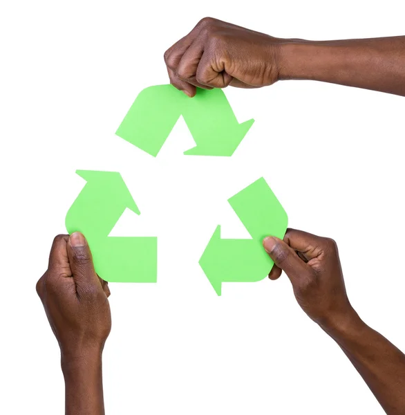 Mano sosteniendo el símbolo de flechas de reciclaje verde. Concepto ecológico — Foto de Stock