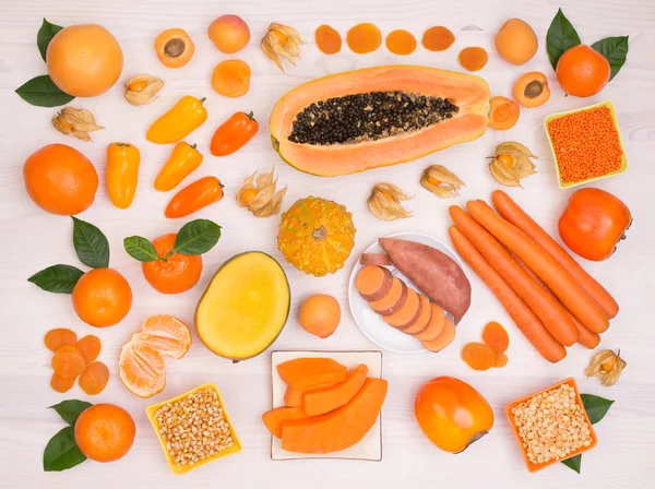 Помаранчеві фрукти та овочі, що містять багато бета-каротину — стокове фото