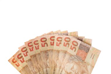 Brazillian Money, 50 Reais banknotları tutan adam beyaz üzerine izole edilmiş..