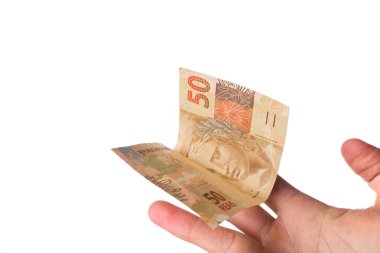 Brazillian Money, 50 Reais banknotları tutan adam beyaz üzerine izole edilmiş..
