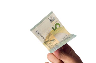 Avro banknotlarını beyaz arkaplanda tutan adam.