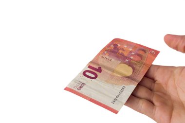 Avro banknotlarını beyaz arkaplanda tutan adam.