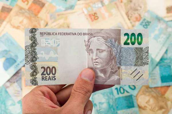 Brazillian Money Man Med 200 Reais Sedlar — Stockfoto