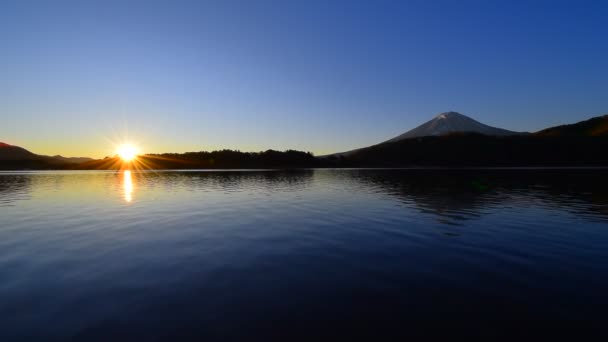 日の出と山 河口湖からの富士山日本01 2021 — ストック動画
