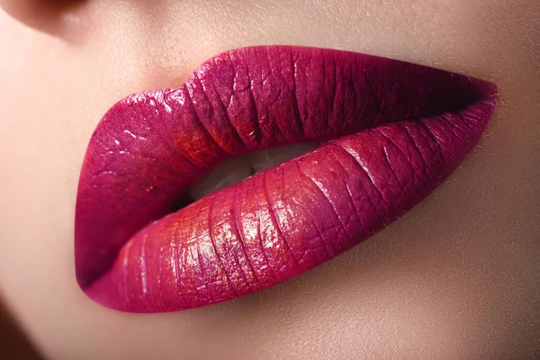Lèvres Souriantes Avec Rouge Lèvres Rose — Photo