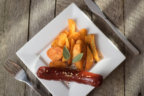 Papas fritas y salchichas —  Fotos de Stock